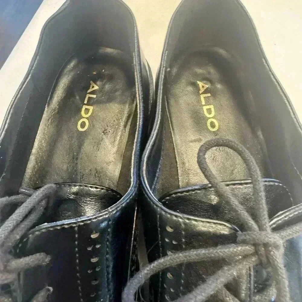 Aldo women’s platform leather wingtips / black & white sole size 9